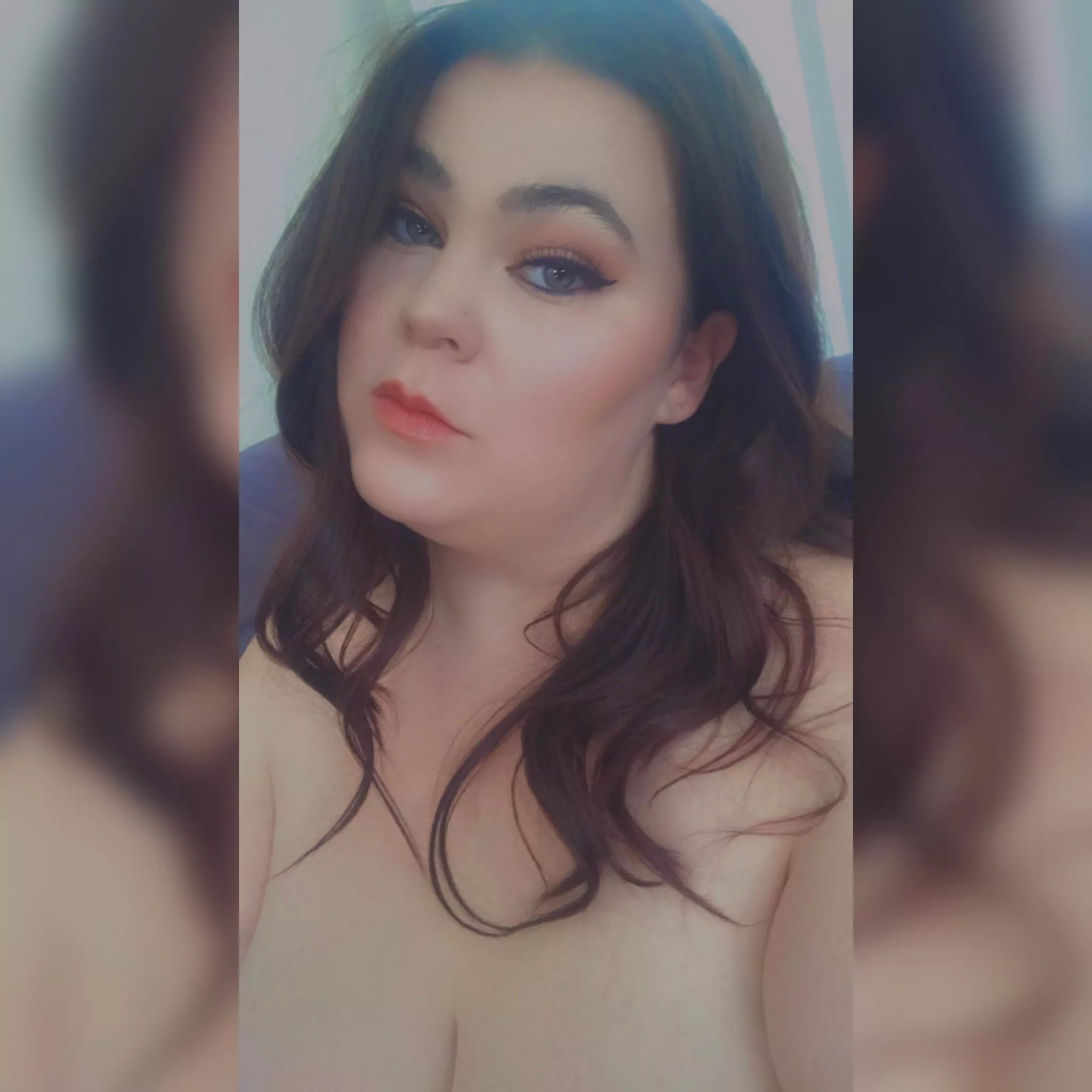 Sleepy eyes and good vibes✌🏻 nudes by cheeksandfeets