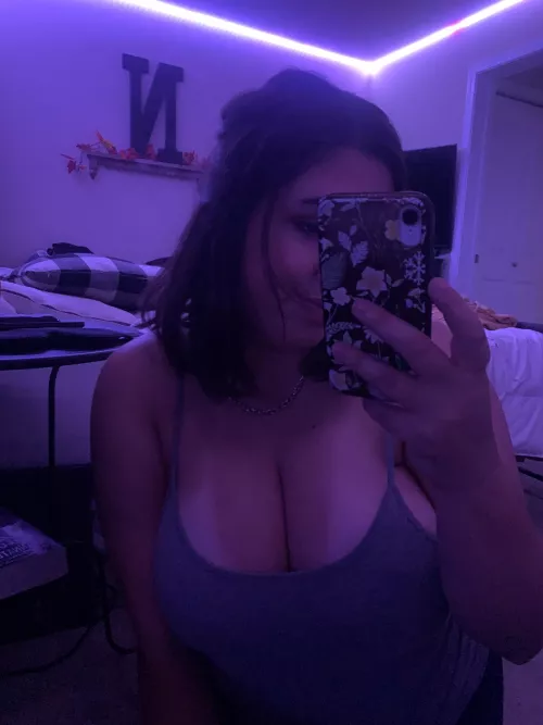 slide in the DM’s & tell me what you’d do to me 🥺