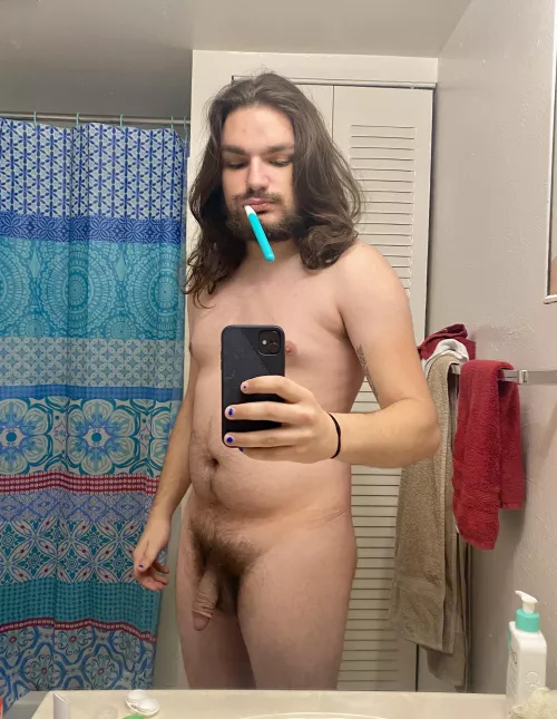 slightly hungover start to 2022. happy nude year!