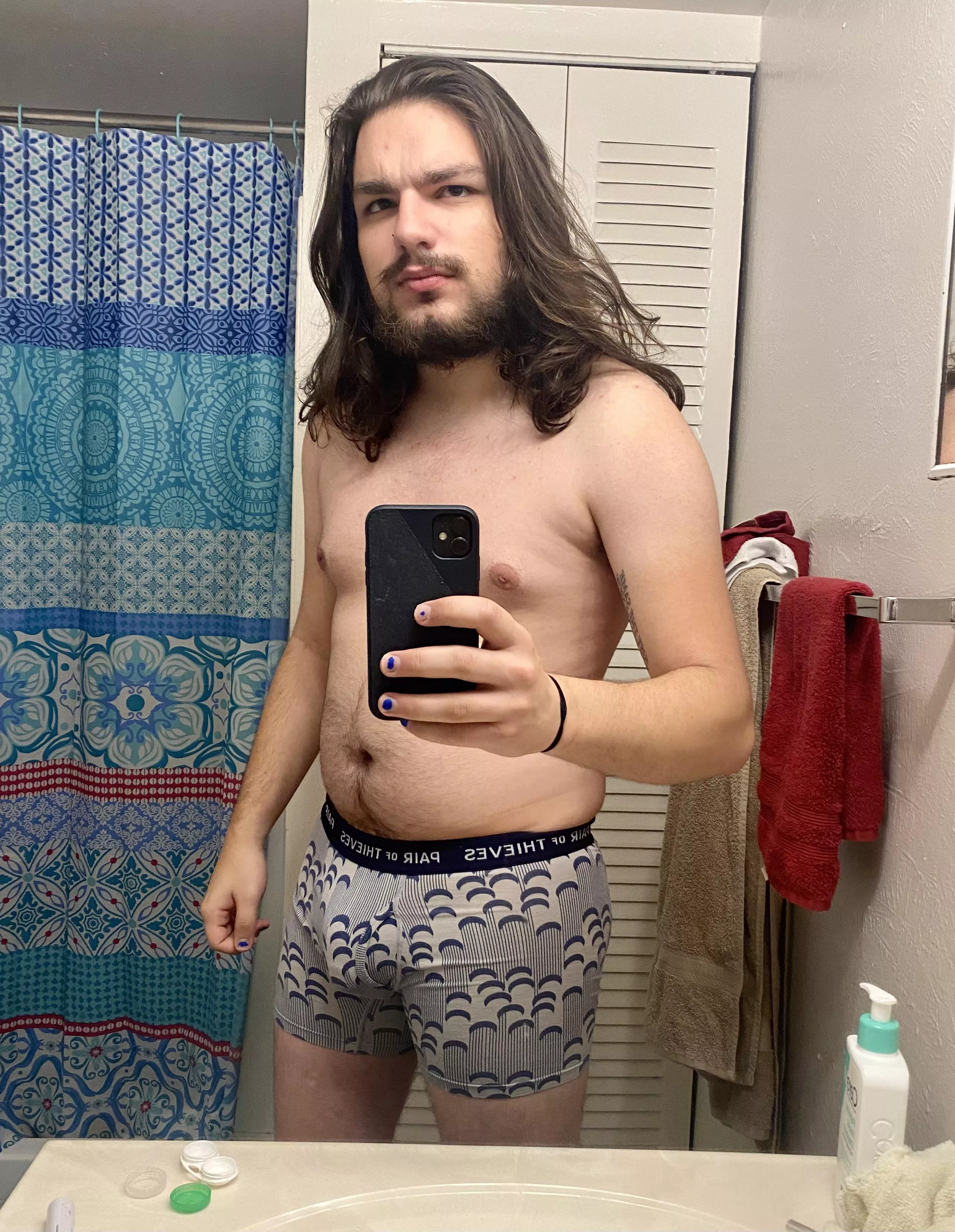 slightly hungover start to 2022. happy nude year!