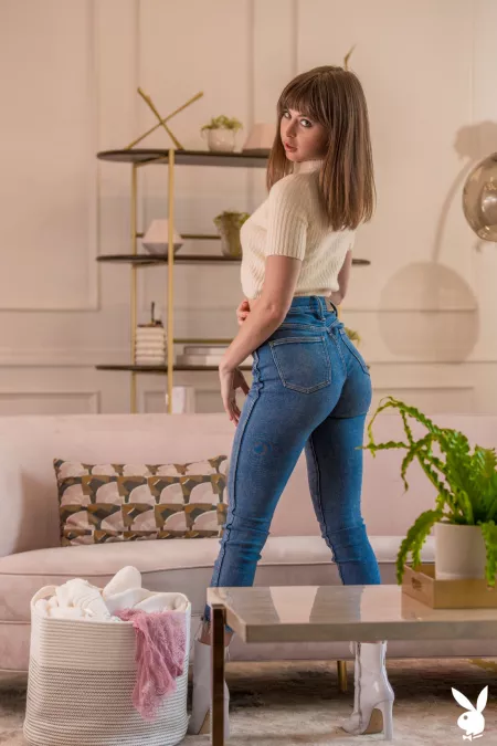 Slim thicc in boot jeans