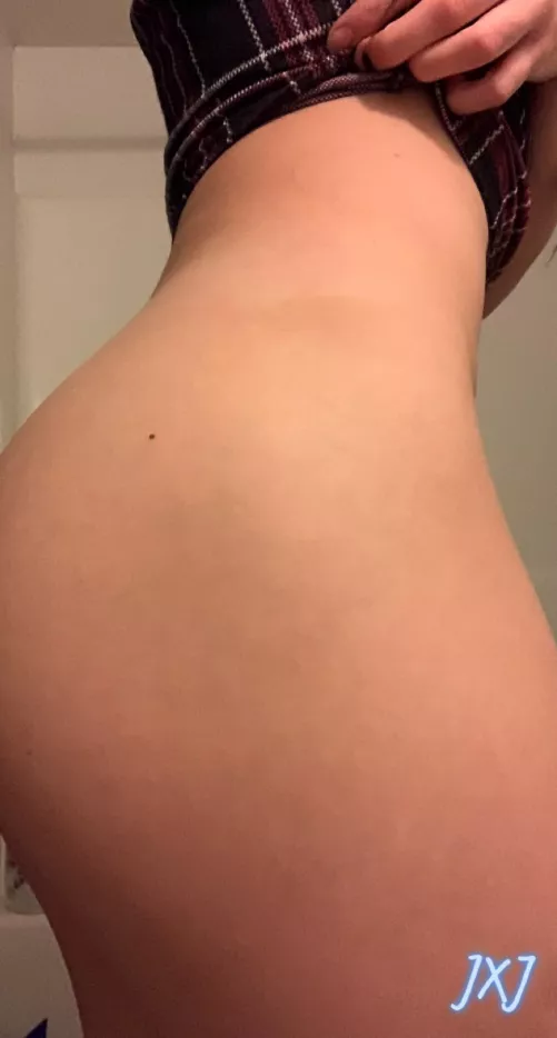 Slim tick with my cute ass<3 Link is is my bio! Let me know what you think in the comments?(: