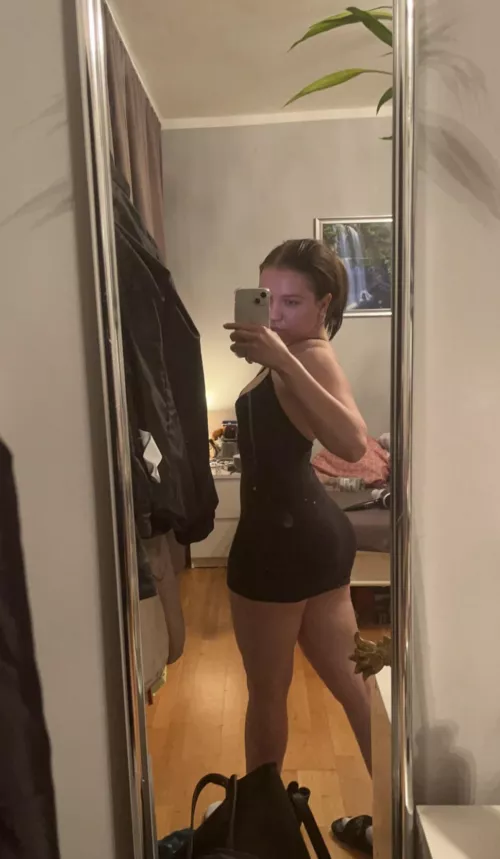 Slim waist and a fat ass