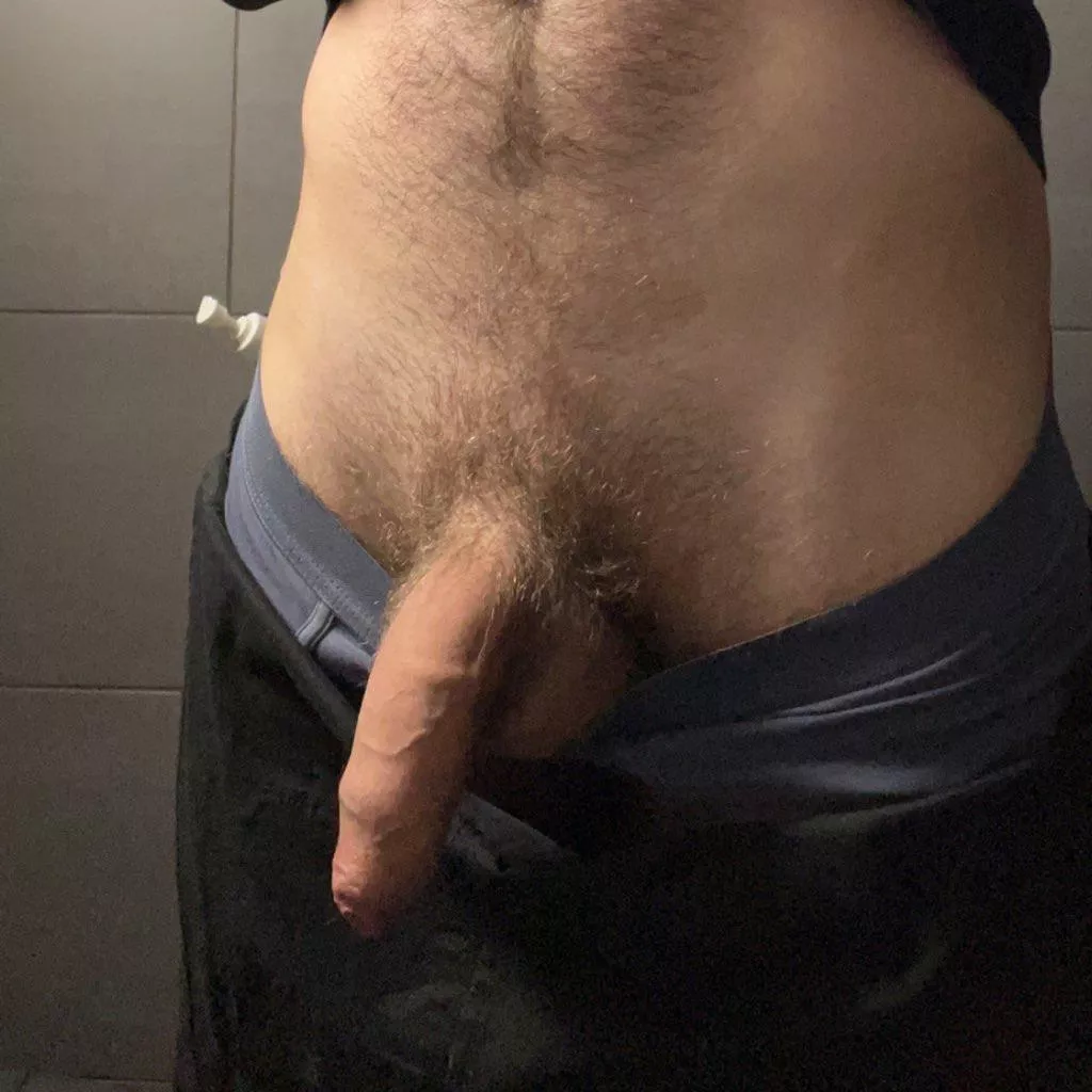 slow morning at work 🥲 twitter: @drunkandgay_