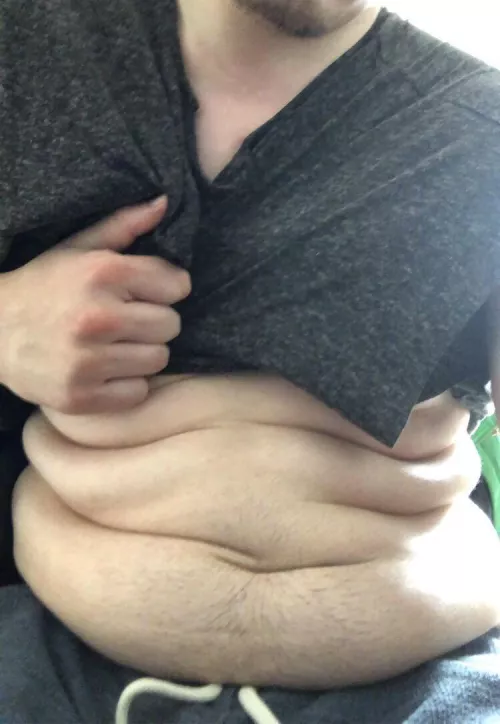 Slowly starting to feel some appreciation again for this soft squishy tummy of mine :)