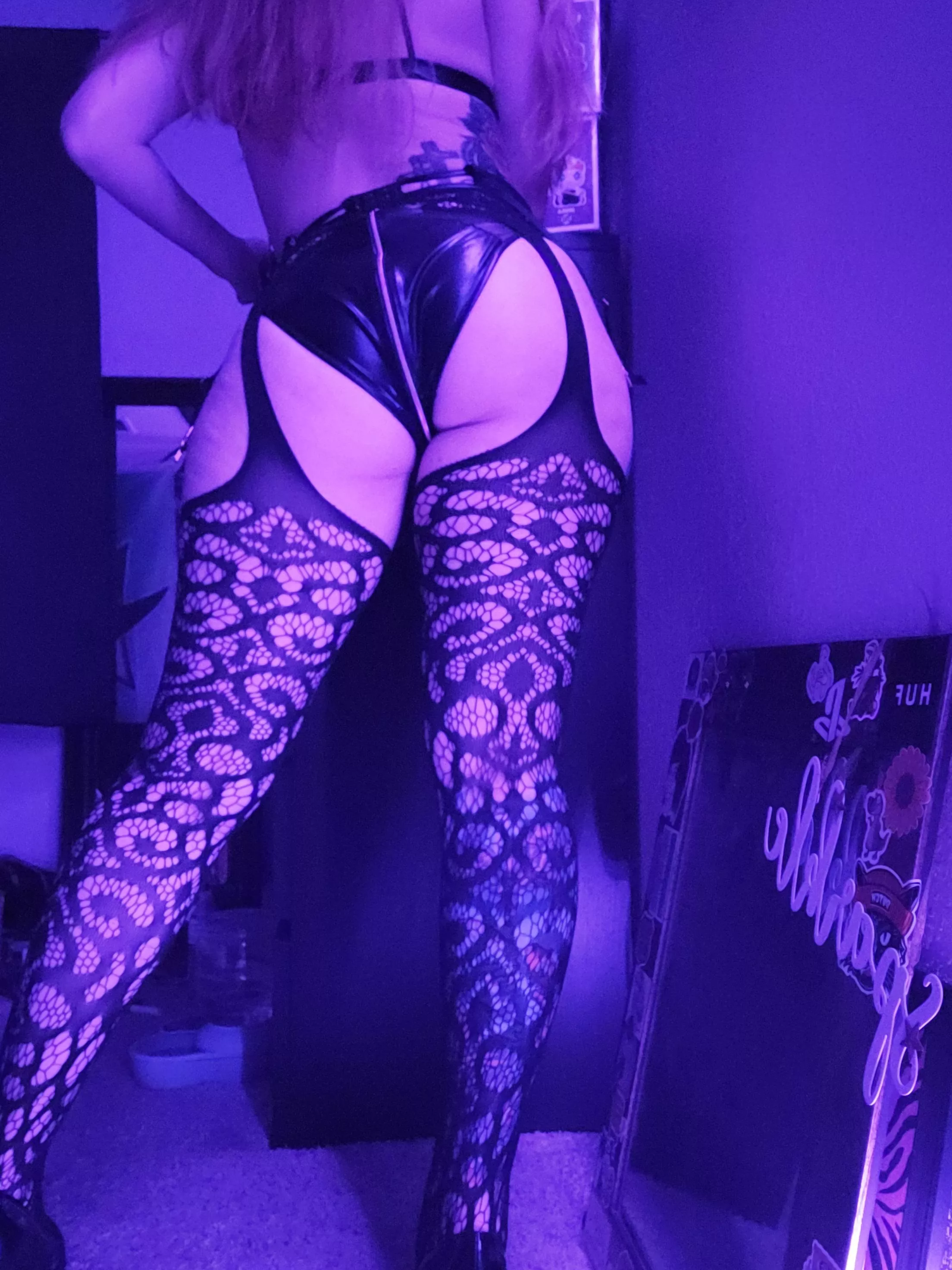 smack my ass like a drum 🥵 smack my ass like a drum 🥵