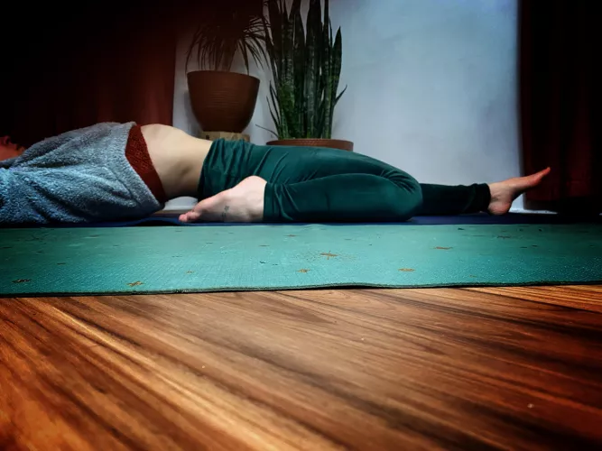 Small enough to put your hands around my waist😉