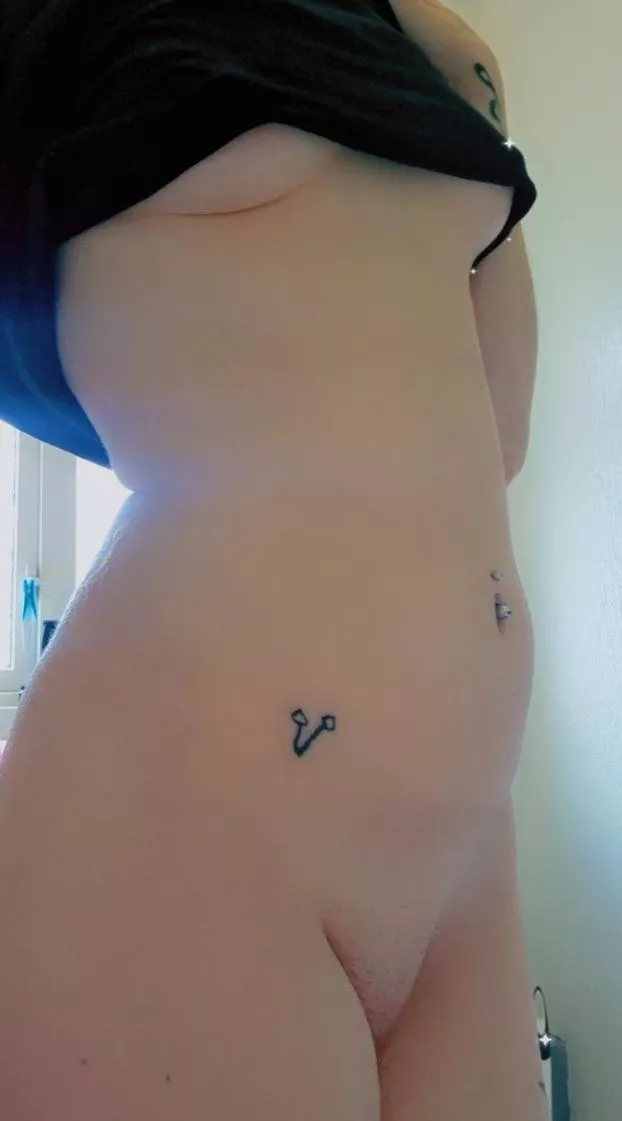 Small, Petite with underboob 👌😜