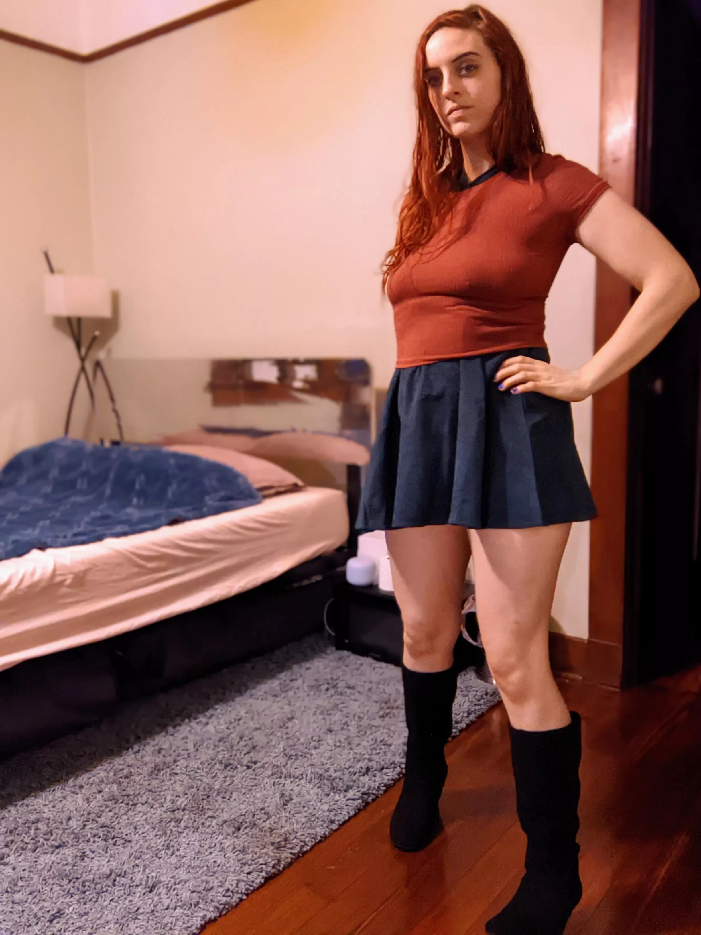 Small skirt and knee boots