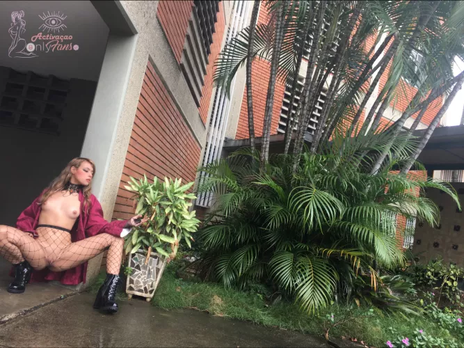 Small tits, big courage 🎭