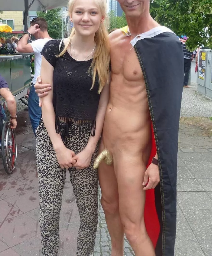 Small town girl Freshman in college discovers big city life 😇