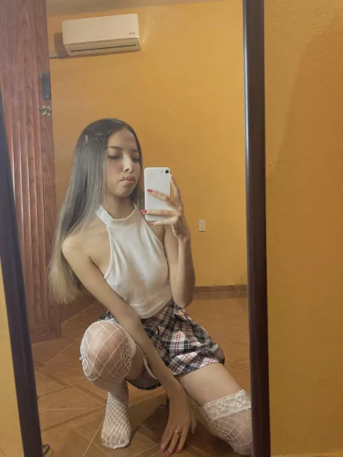 Small with perky tits, am I your type?🙈