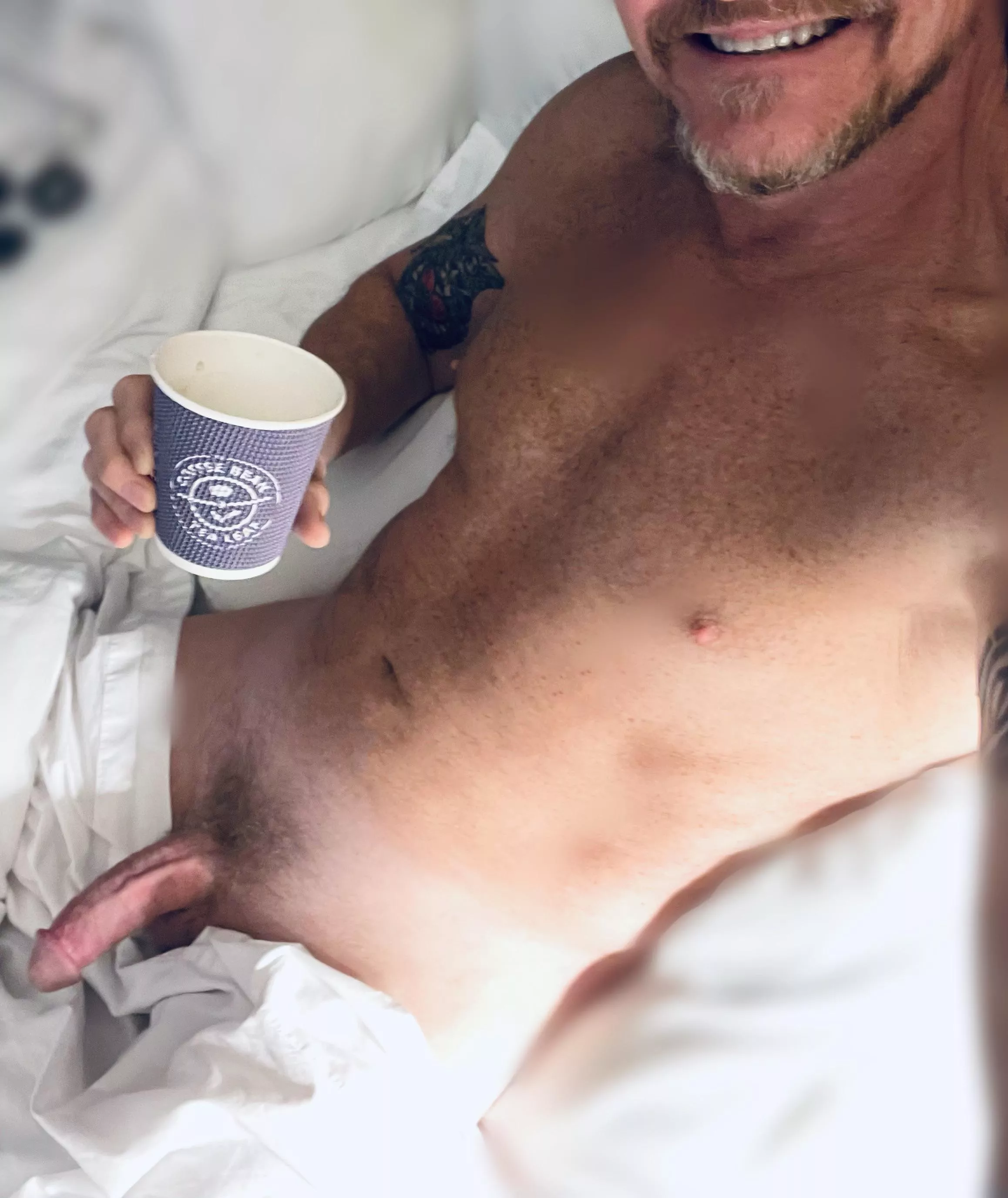 Smile! Monday’s over…and if I drink any more coffee I’m gonna have to drain the main vein. Can you feel me?😉 Smile! Monday’s over…and if I drink any more coffee I’m gonna have to drain the main vein. Can you feel me?😉