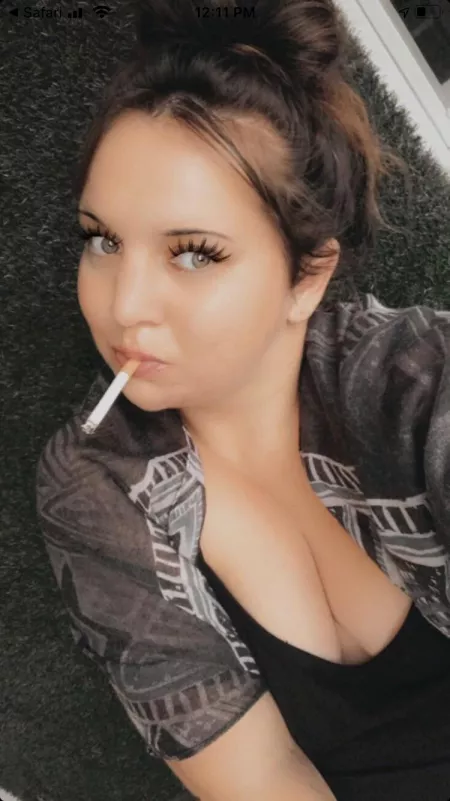 Smoke with me Sunday๐ who wants to watch mee exhale my ciggy ?๐