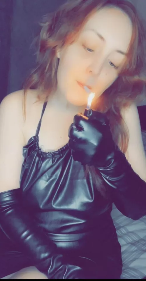 smoking in all leather… tell me how hot I am