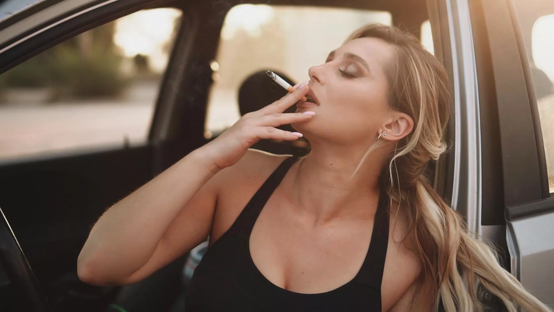 Smoking in the car🥰