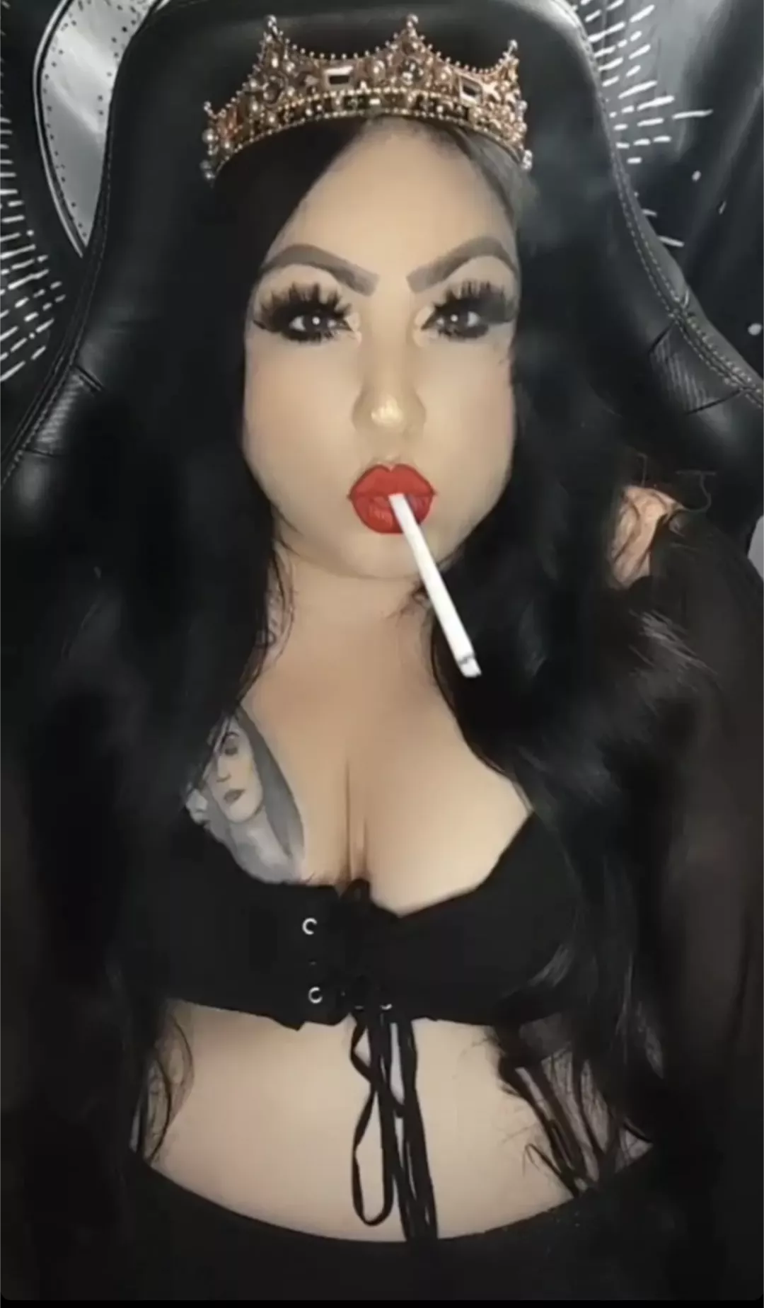 smoking Queen 👑🚬