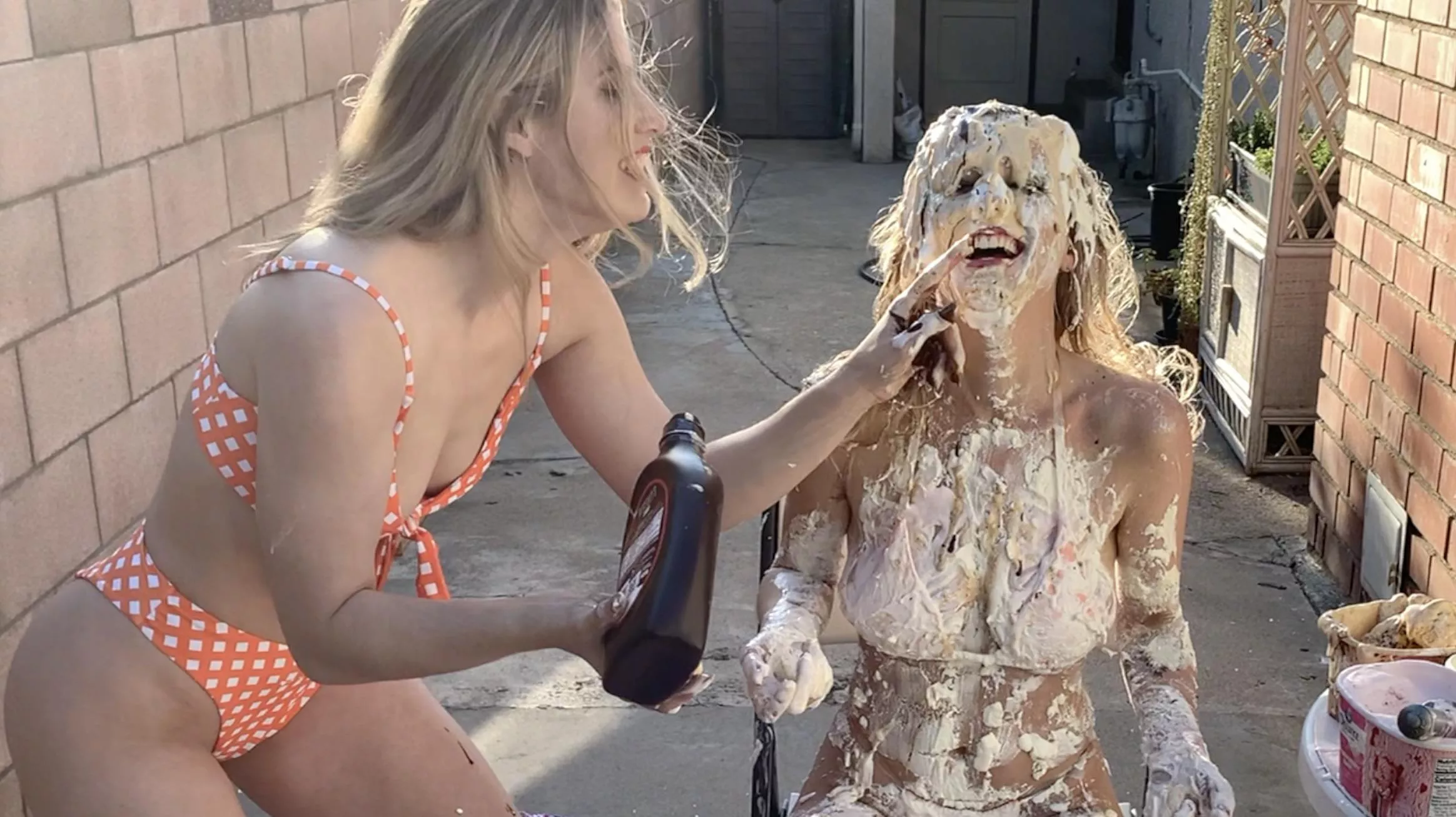 Snack time with CC & Cait 🧁