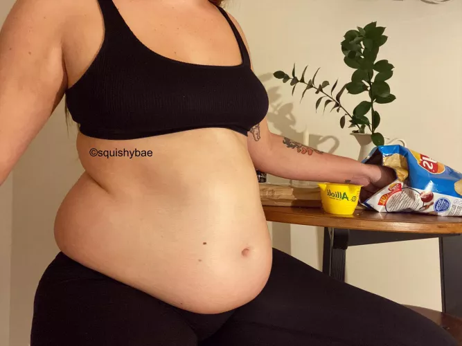 Snack time with Squishy 😍