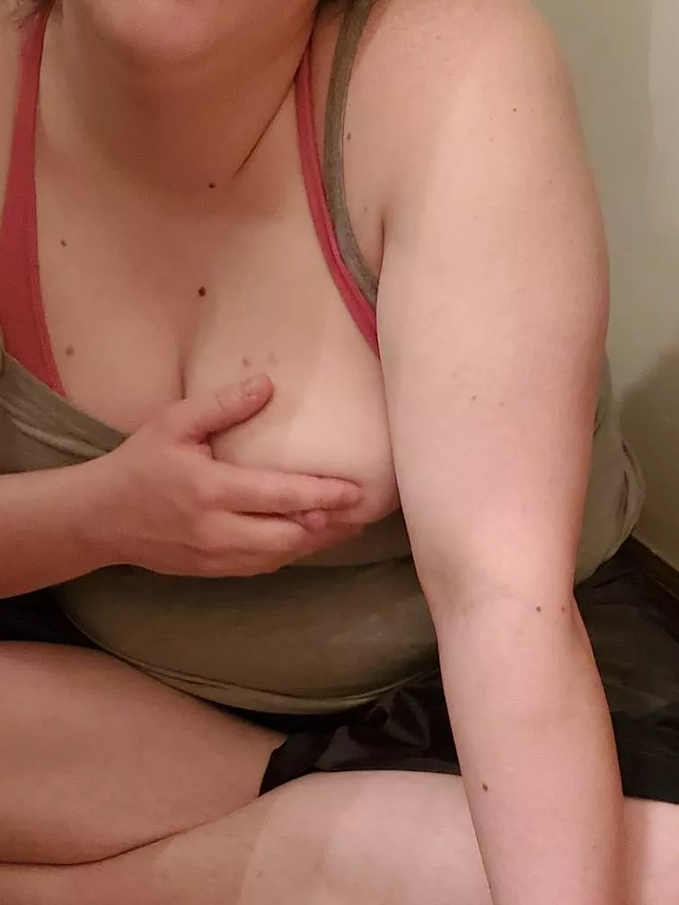 Sneak peak titty pic Sneak peak titty pic