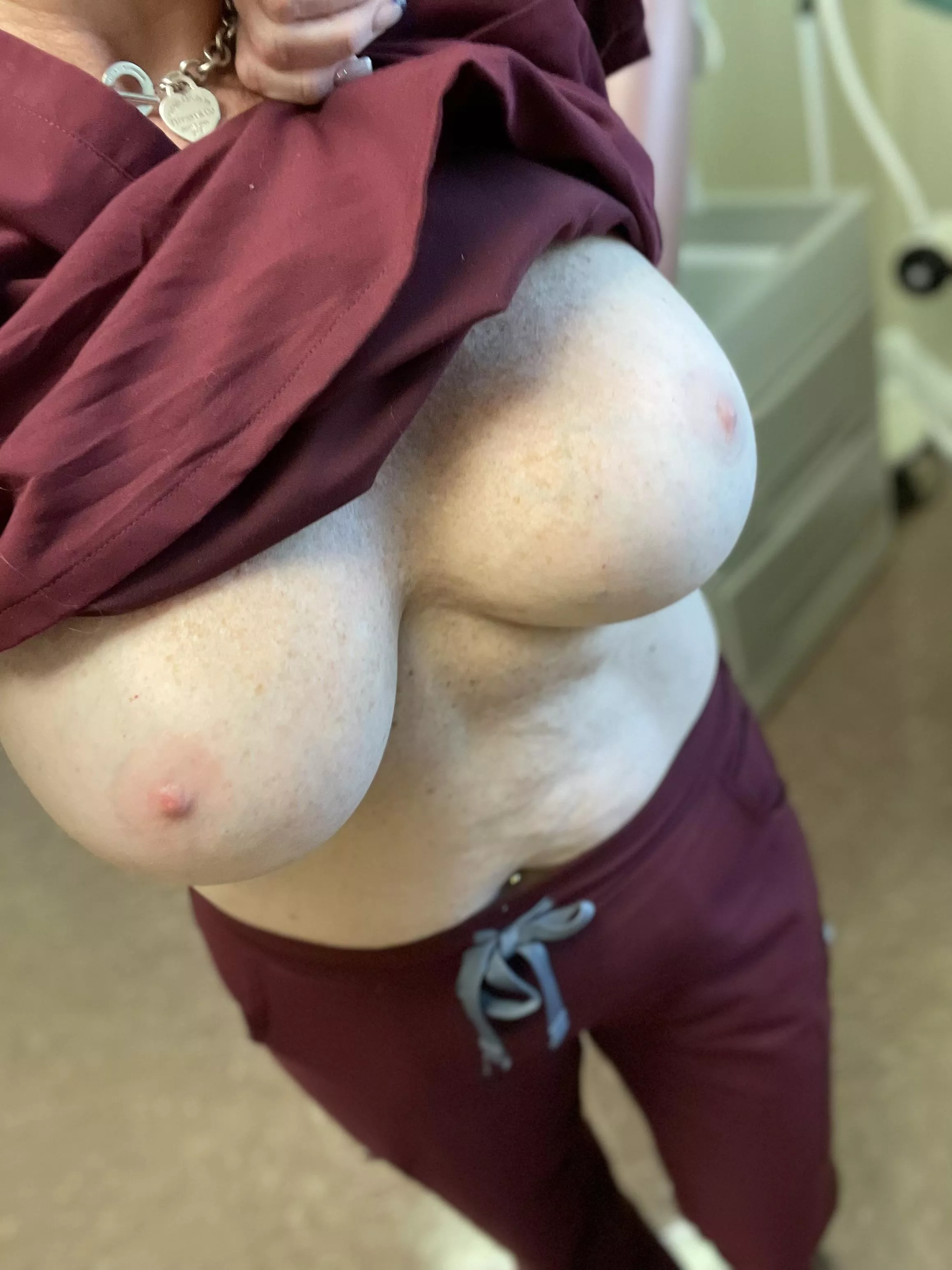 Sneaking a quick pic before the Dr. comes in (f) Sneaking a quick pic before the Dr. comes in (f)
