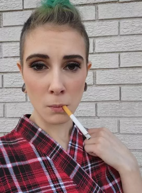 Sneaking a smoke at my friend's wedding while the other bridesmaids get their hair and makeup done 🥰 Sneaking a smoke at my friend's wedding while the other bridesmaids get their hair and makeup done 🥰