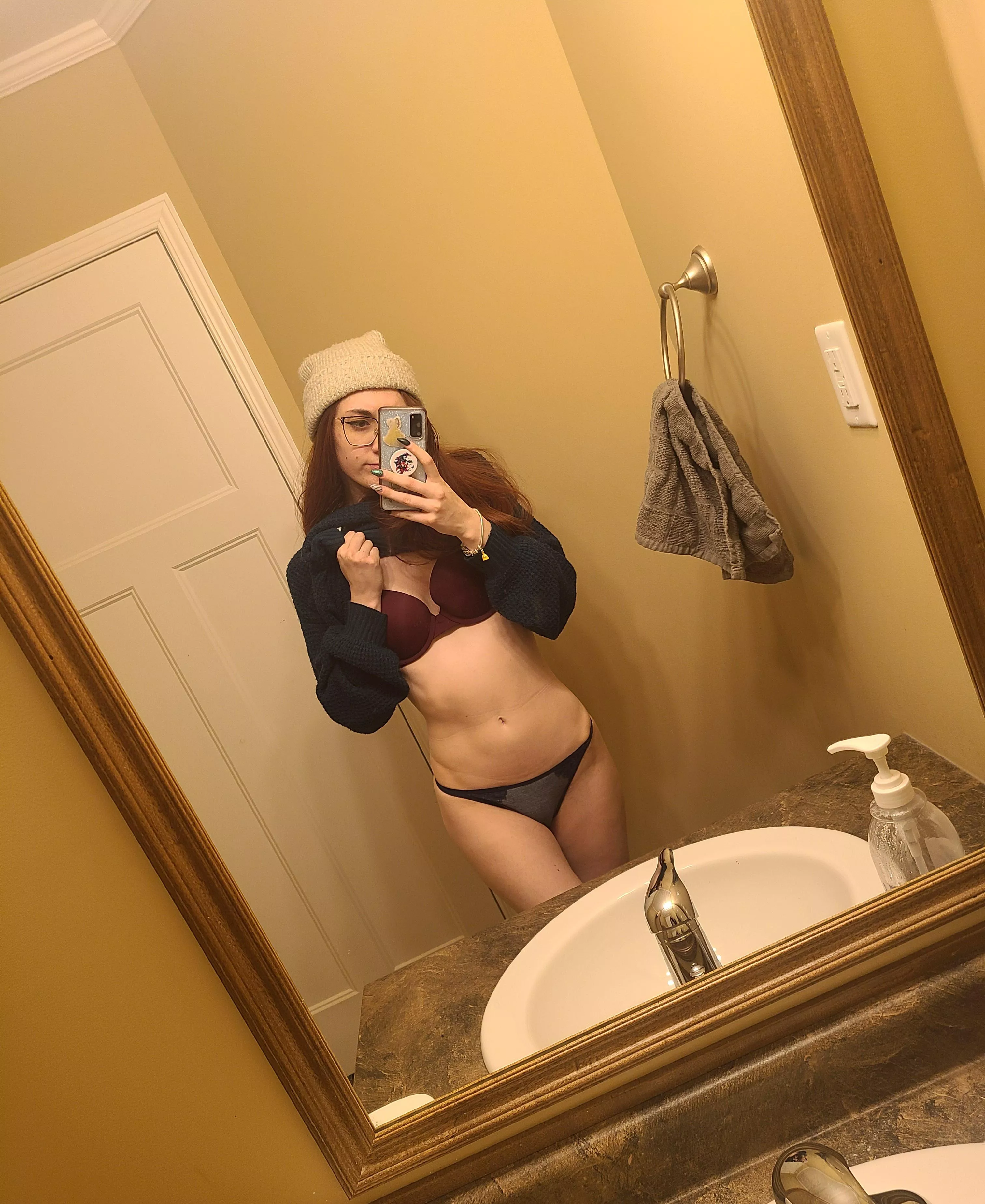 Sneaking away at family suppers is fun😏