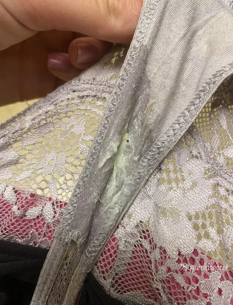 Sniff or taste first ? Love showing off my messy pairs! 😇 Sniff or taste first ? Love showing off my messy pairs! 😇