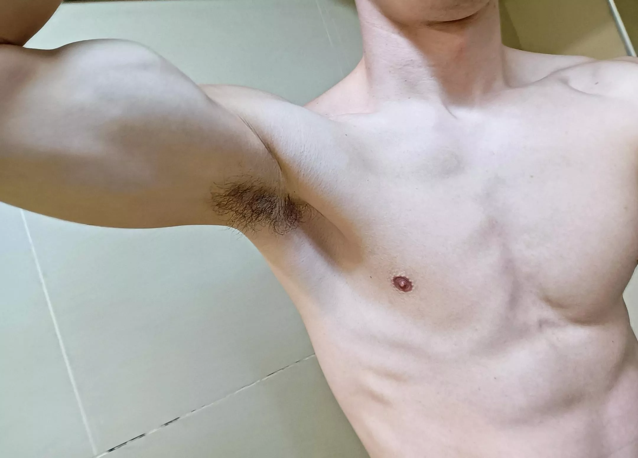 Sniff this hairy armpit and lick the biceps
