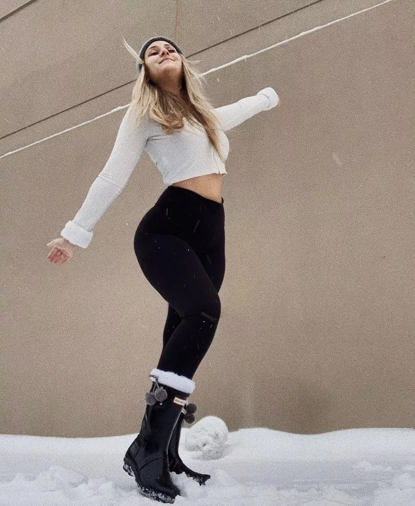 Snow bunny! 😁❄️🐰