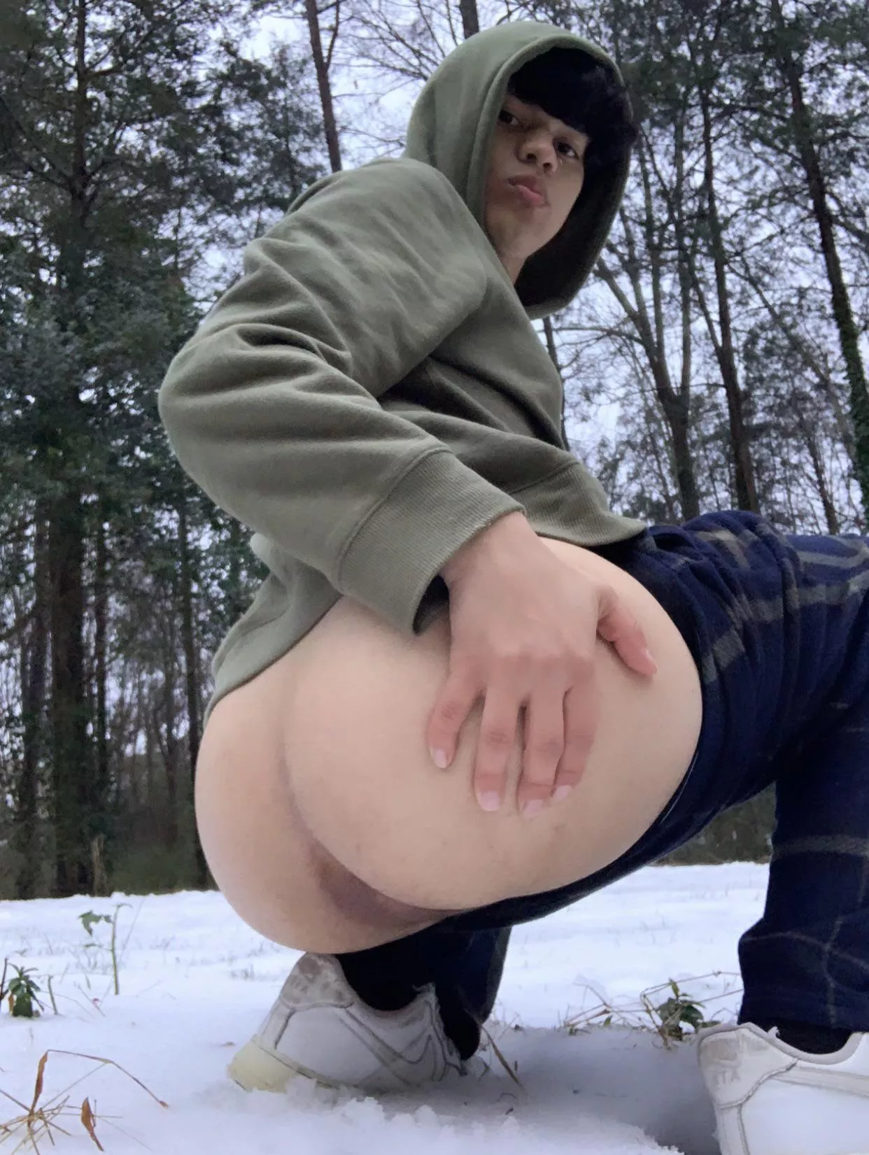 Snow Day Fun! ☃️ Letting my ass breathe in the snow 😩❄️🌨