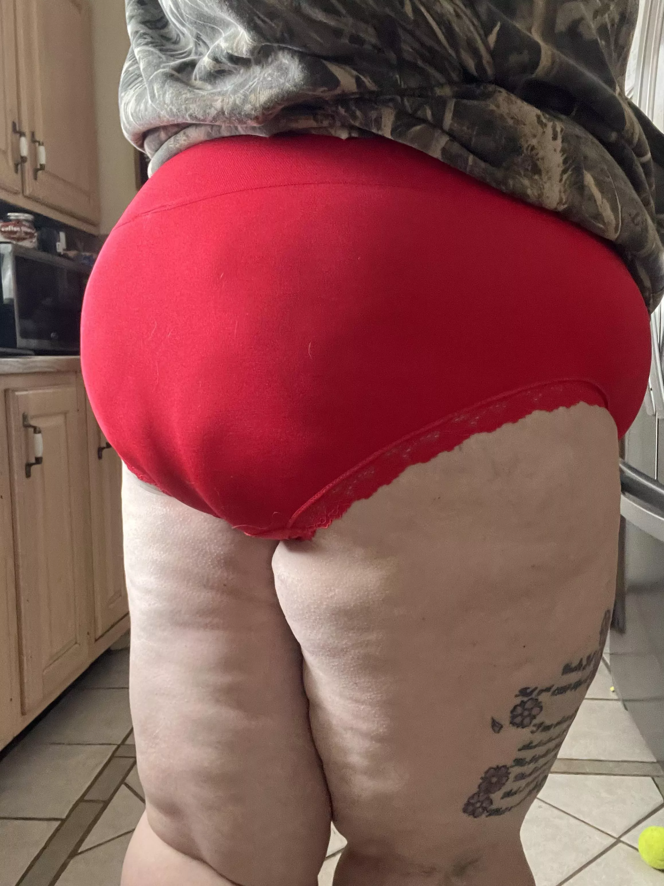 Snow day…Who wants to come shovel my driveway 👅