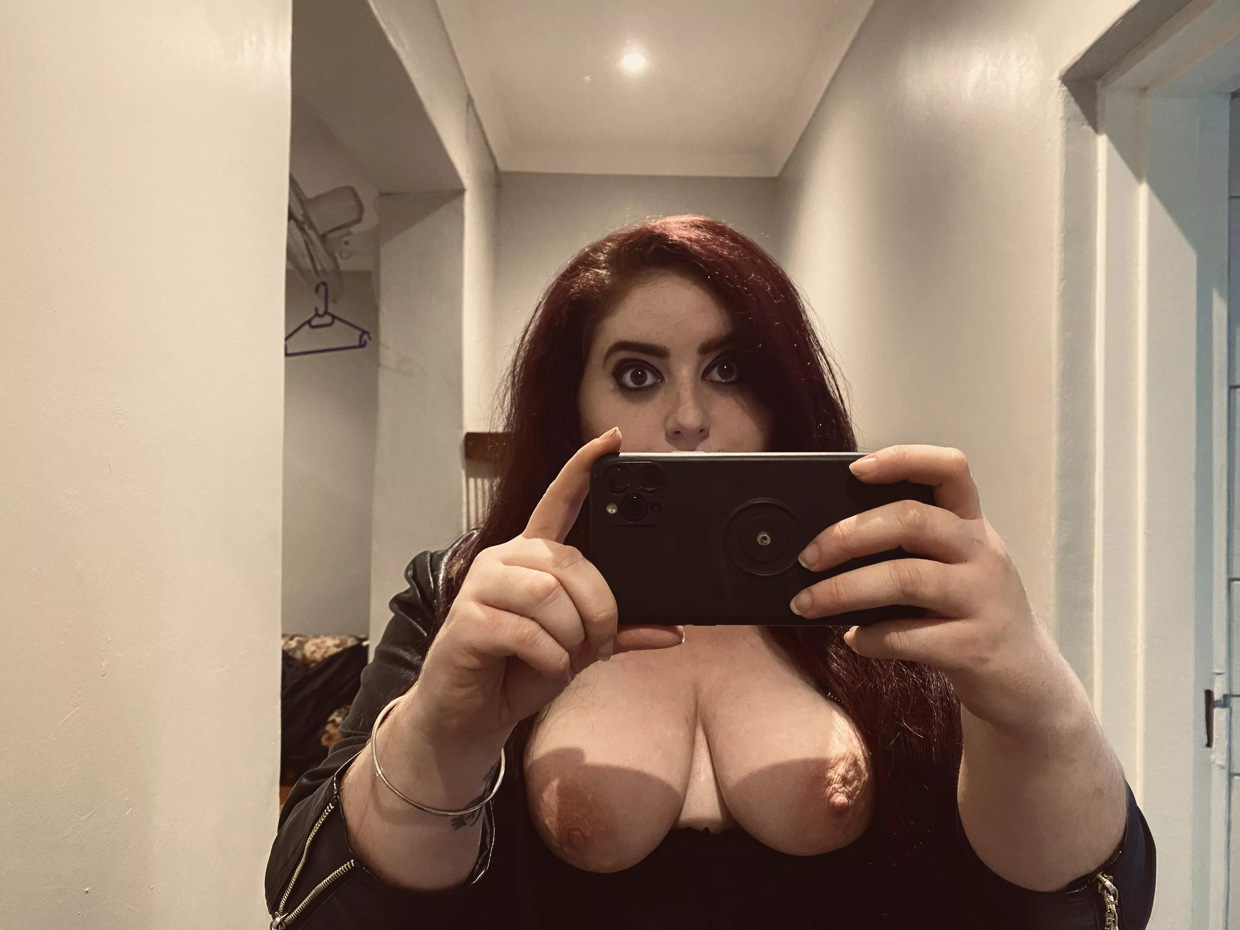 Snuck away from a wedding to get my titties out for you!! Snuck away from a wedding to get my titties out for you!!