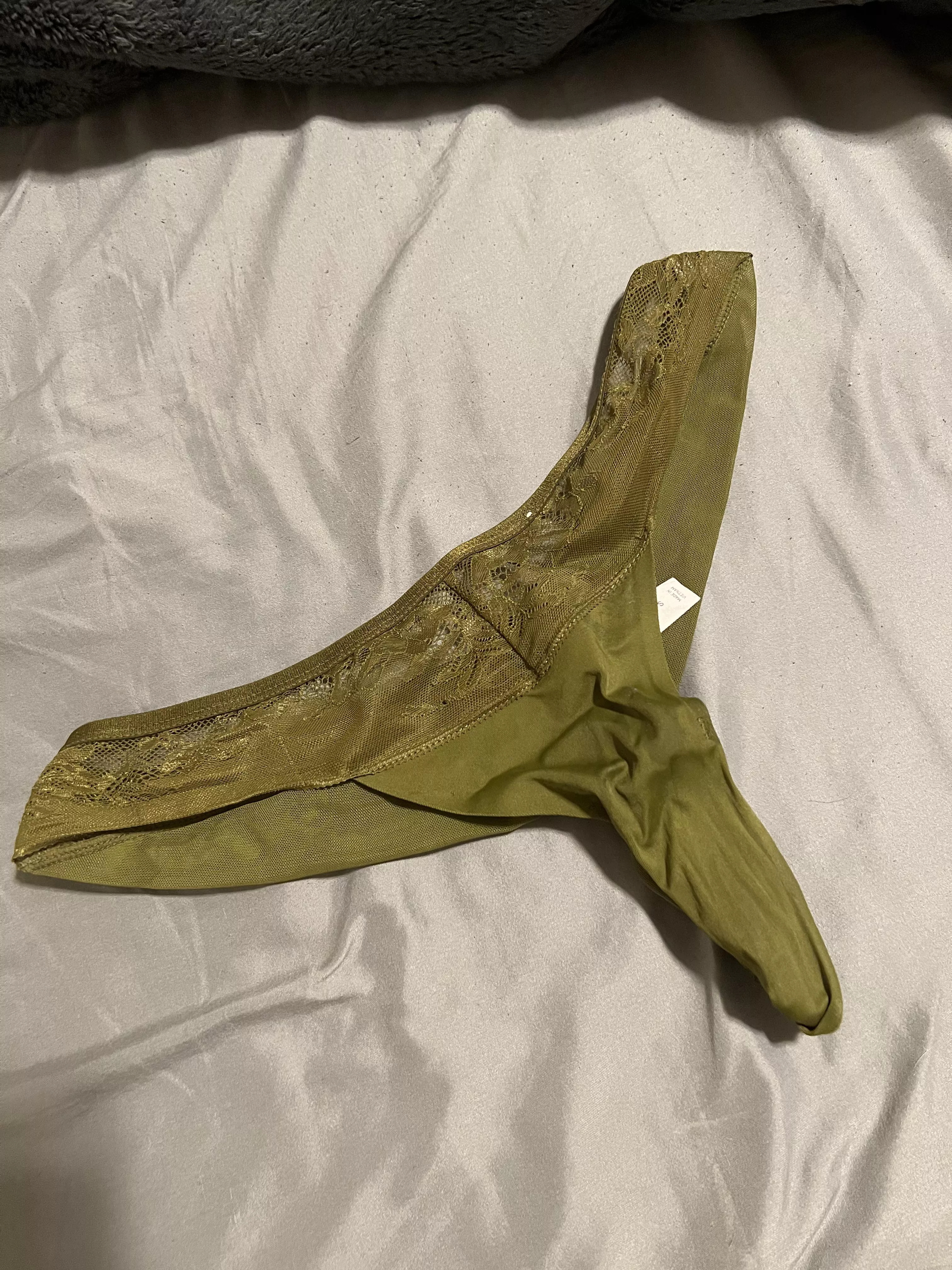 Snuck from my fwb. She text me when she got home asking if she left them at my house. Probably gonna have to return them.