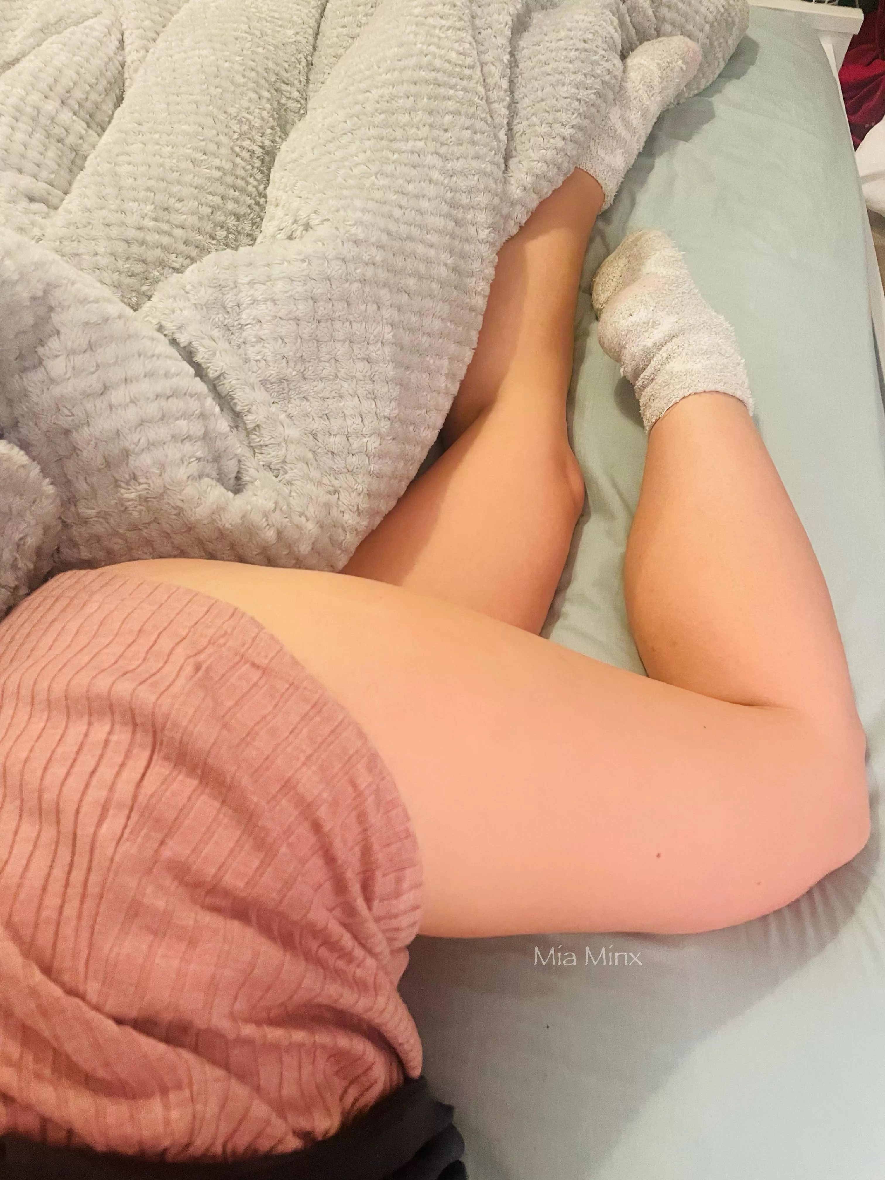 Snuggly Sundays 😋 now who’s going to tuck these babies in? 😍💗 [female]
