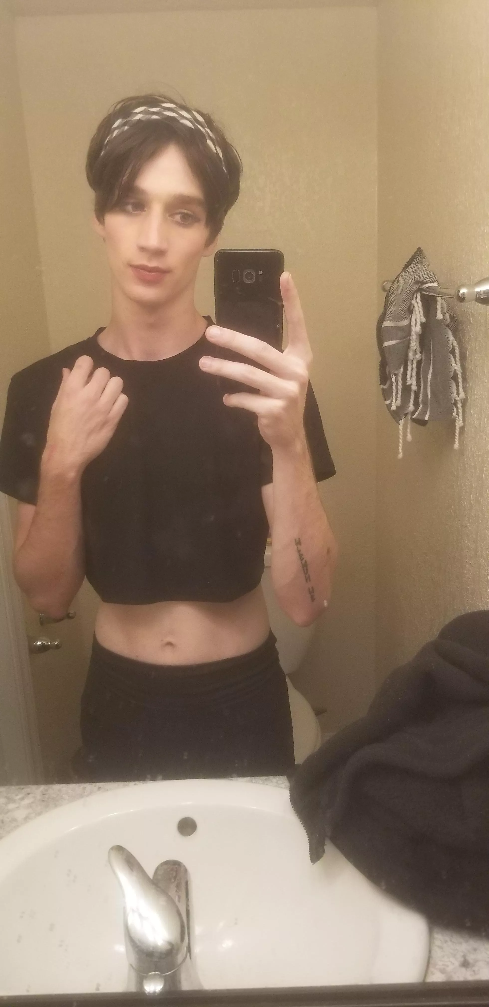 So dysphoric about my arms, but felt confident in this pic 💕