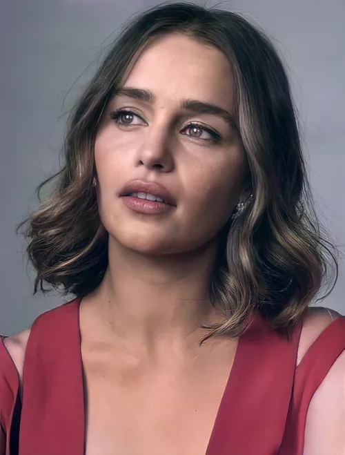 So horned up for Emilia Clarke that I’m leaking on my rug, would love to worship and obsess to her