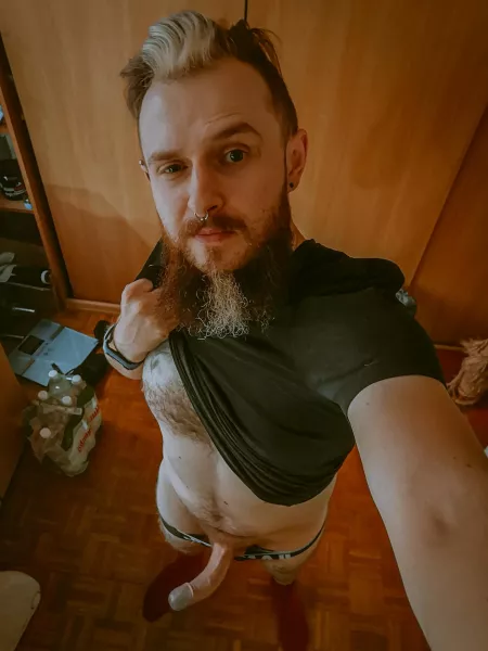 So horny today π₯