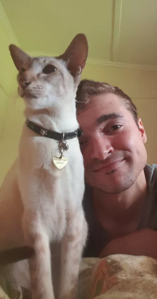 So I've recently removed my moustache 😒