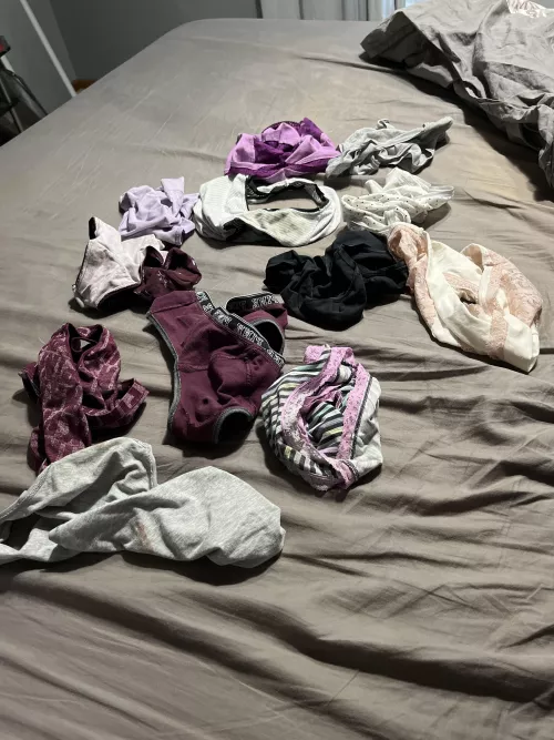So many of my (19) sisters panties I donβt know where to start. DMs open