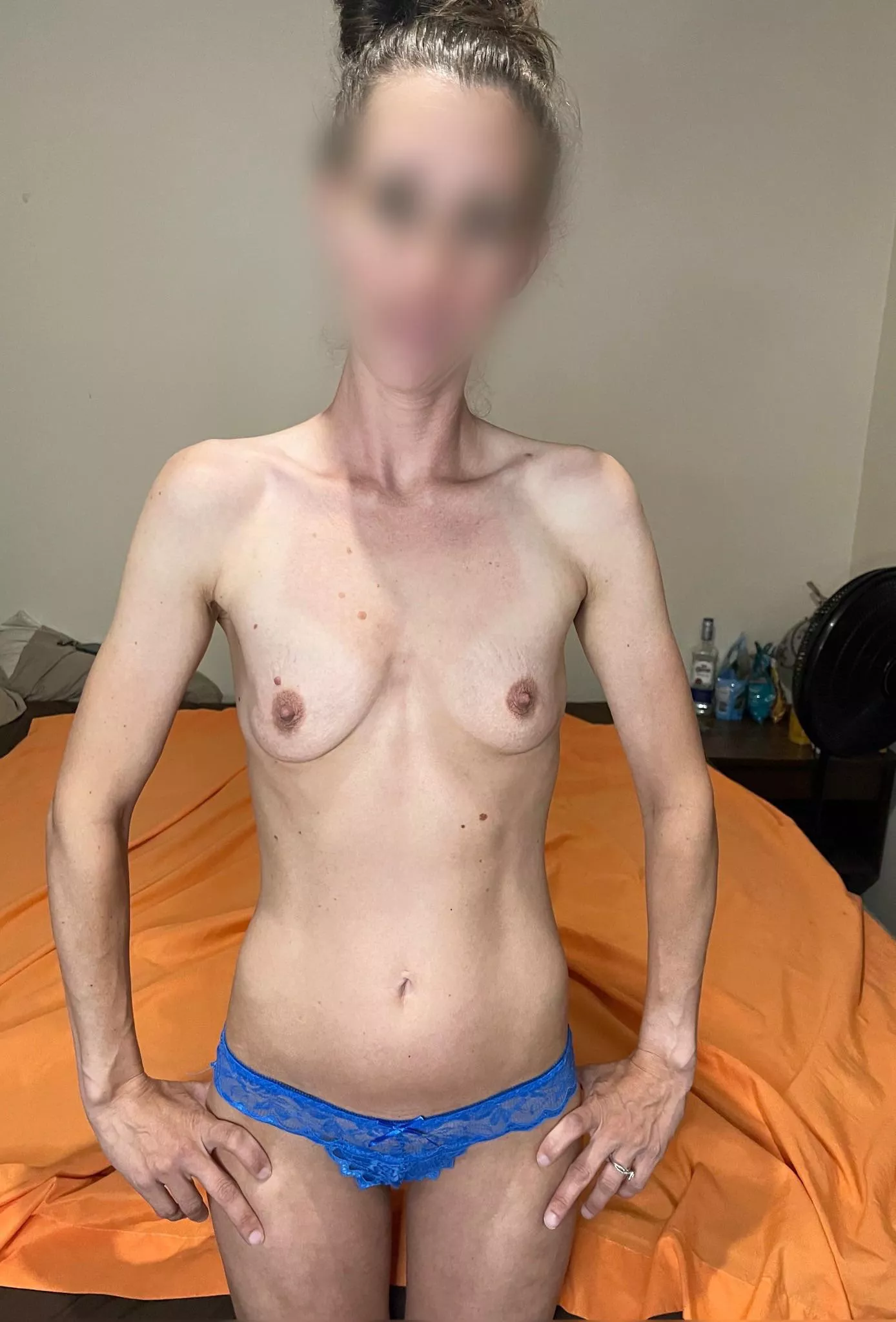 So small I shop in the little girls section lol