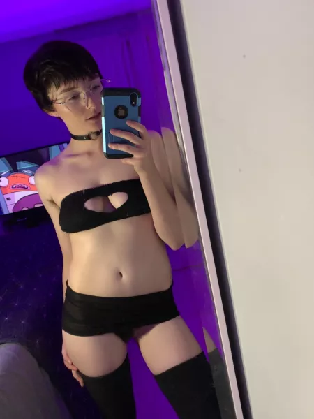 so whatβs coming off first my top or underwear π