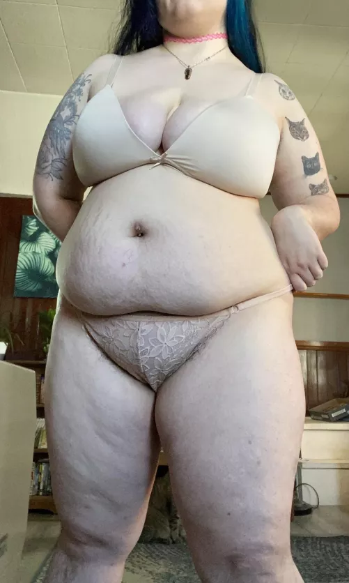 Soft, chubby girl who likes it rough š