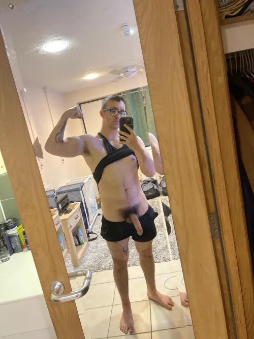 Soft dick and just got done working out/cleaning. I think itβs time you come empty me babygirl