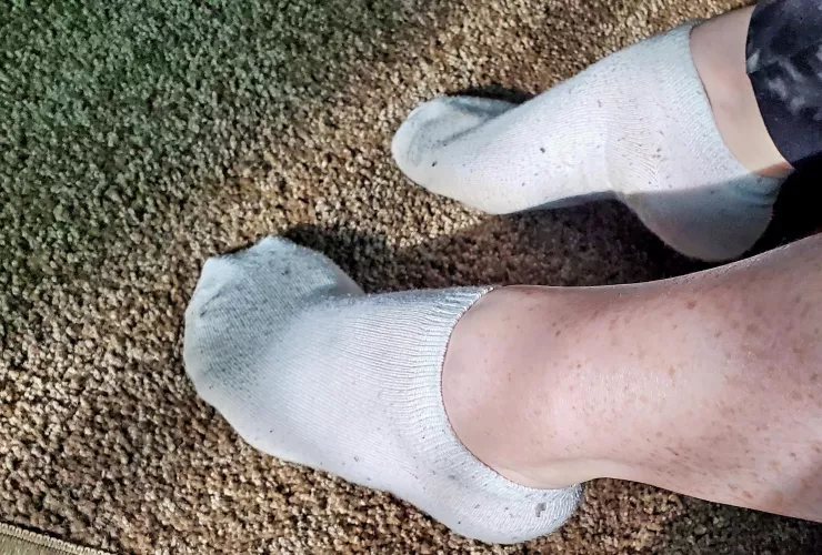 Soft socks Saturday wearing these for a lucky one 😈👅 4 days strong and so is the smell... so intoxicating I know you want to peel them off.. 😈👄