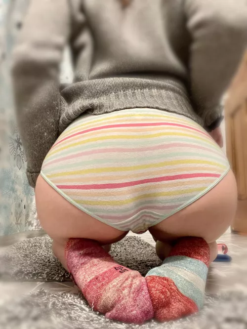Some big ol’ stripes on my feet, and thin little stripes on my booty