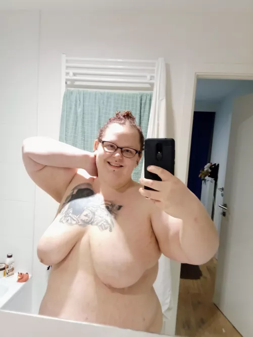 Some big pale hangers for you!