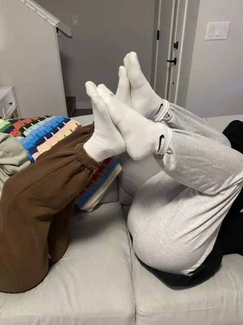 Some cute Canadian feet to start off your Monday! 🇨🇦🇨🇦