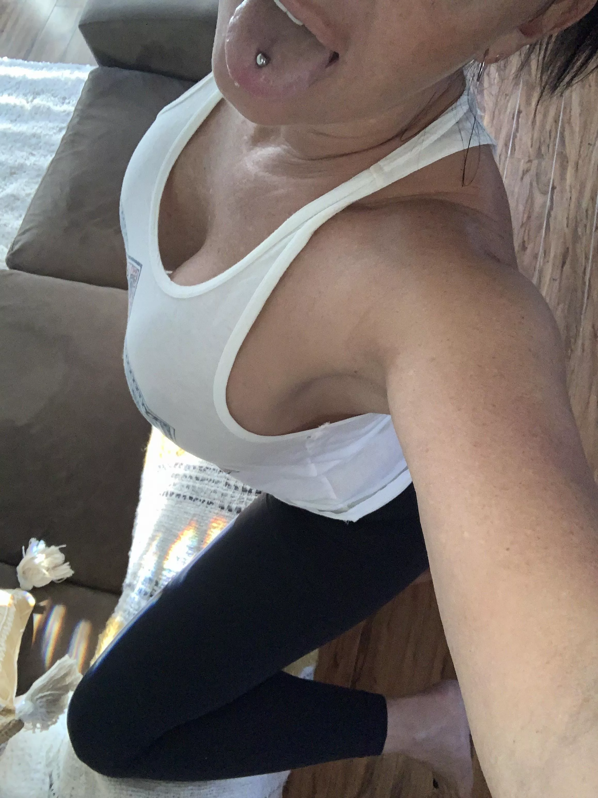 Some days you have to be a mom and clean the house but that doesn’t mean I don’t want to be bent over and pounded while I’m doing it!! Anyone free today? (F)51