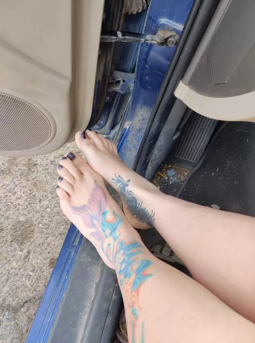 Some dirty barefoot fun driving the Jeep